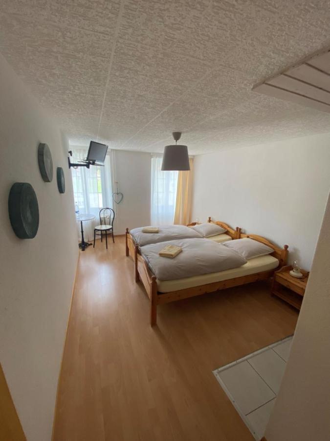 Vaulion Hotel-Restaurant Des 3 Coeurs מראה חיצוני תמונה